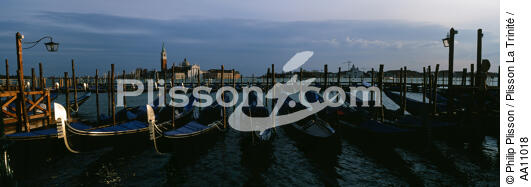 Gondolas in Venice. - © Philip Plisson / Plisson La Trinité / AA11018 - Photo Galleries - Gondola