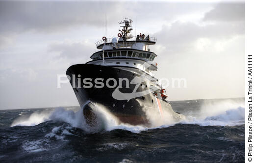 The tug boat Abeille Bourbon. - © Philip Plisson / Plisson La Trinité / AA11111 - Photo Galleries - Iroise Sea [The]