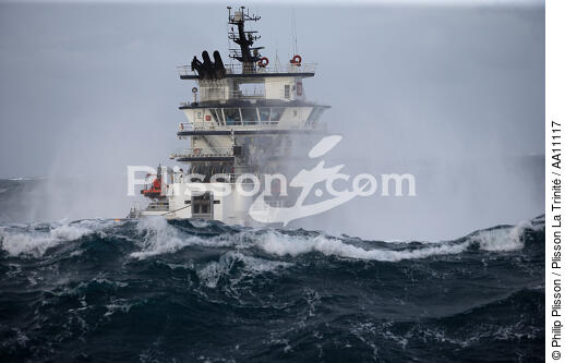 The tug boat Abeille Bourbon. - © Philip Plisson / Plisson La Trinité / AA11117 - Photo Galleries - Iroise Sea [The]