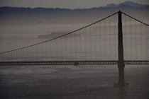 The Golden Gate bridge in the fog. © Philip Plisson / Plisson La Trinité / AA11158 - Photo Galleries - Suspended bridge