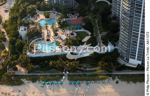 Miami. - © Philip Plisson / Plisson La Trinité / AA11373 - Nos reportages photos - Piscine