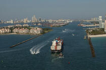 Container ships In Miami. © Philip Plisson / Plisson La Trinité / AA11384 - Photo Galleries - Florida