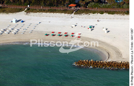 Beach in Miami. - © Philip Plisson / Plisson La Trinité / AA11387 - Photo Galleries - Leisure
