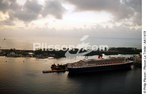The Queen Mary 2 in Miami. - © Philip Plisson / Plisson La Trinité / AA11419 - Photo Galleries - Miami