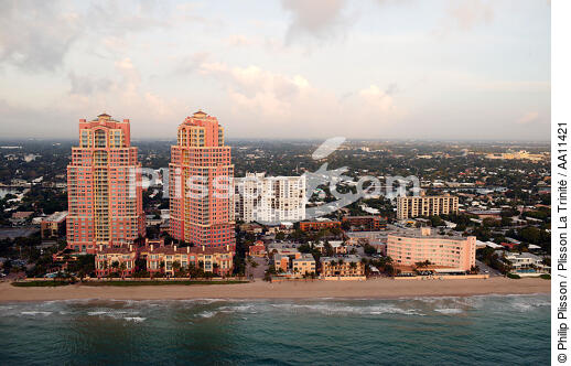 Miami. - © Philip Plisson / Plisson La Trinité / AA11421 - Nos reportages photos - Immeuble
