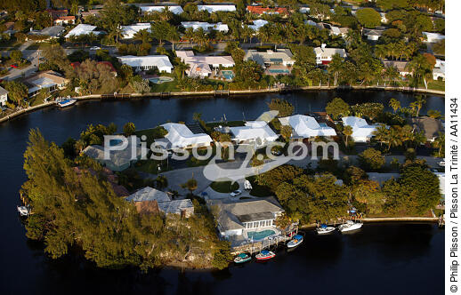 Houses on Miami coast. - © Philip Plisson / Plisson La Trinité / AA11434 - Photo Galleries - Swimming pool