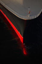 The bulb of Queen Mary 2. © Philip Plisson / Plisson La Trinité / AA11438 - Photo Galleries - Big Cruises