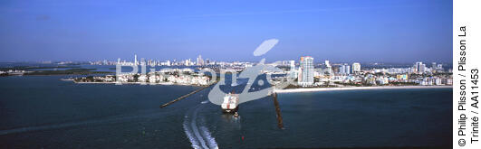 Container ships in Miami. - © Philip Plisson / Plisson La Trinité / AA11453 - Photo Galleries - Miami