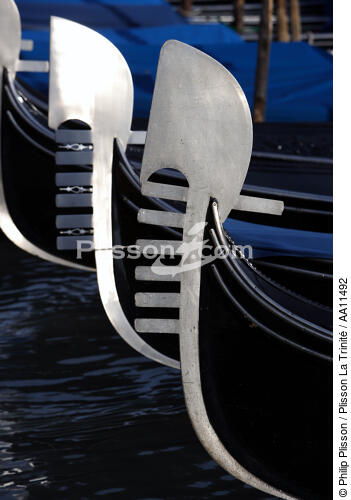 Gondoles à Venise. - © Philip Plisson / Plisson La Trinité / AA11492 - Nos reportages photos - Gondole