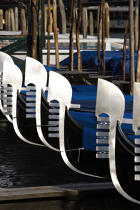 Gondoles à Venise. © Philip Plisson / Plisson La Trinité / AA11494 - Nos reportages photos - Venise sous tous les angles
