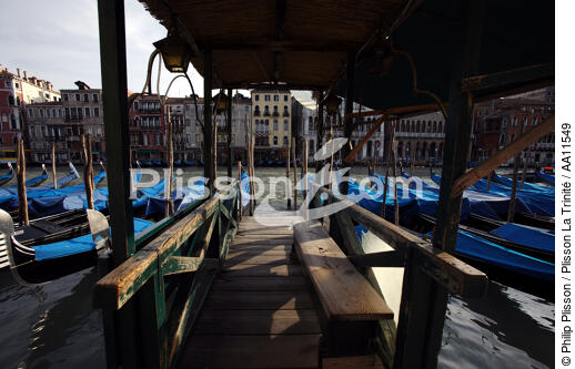 Gondoles à Venise. - © Philip Plisson / Plisson La Trinité / AA11549 - Nos reportages photos - Ponton