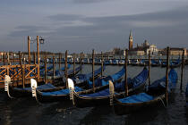 Gondoles à Venise. © Philip Plisson / Plisson La Trinité / AA11553 - Nos reportages photos - Gondole