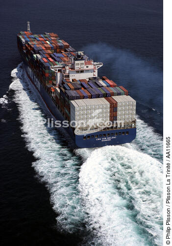 Container ships in the Rail of Ouessant. - © Philip Plisson / Plisson La Trinité / AA11665 - Photo Galleries - CMA CGM Marco Polo