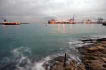 Porte-conteneurs à Malte. © Philip Plisson / Plisson La Trinité / AA11677 - Nos reportages photos - Le CMA CGM Marco Polo