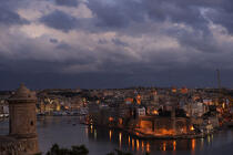 Sight of the ramparts of Valletta. © Philip Plisson / Plisson La Trinité / AA11680 - Photo Galleries - Cloud