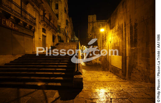 In the streets of Vallette. - © Philip Plisson / Plisson La Trinité / AA11686 - Photo Galleries - Staircase