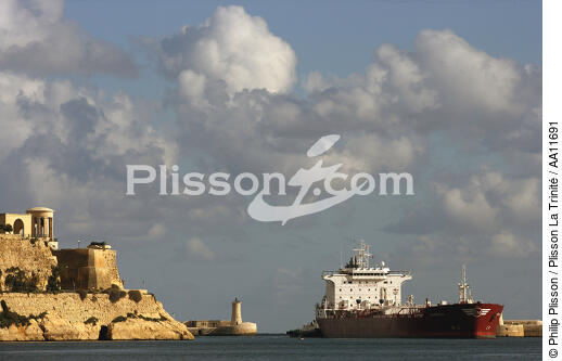 Malte. - © Philip Plisson / Plisson La Trinité / AA11691 - Nos reportages photos - Feu de port