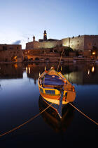 End of the day on Malta. © Philip Plisson / Plisson La Trinité / AA11710 - Photo Galleries - Small boat