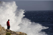 Côte sauvage de Malte. © Philip Plisson / Plisson La Trinité / AA11718 - Nos reportages photos - Homme