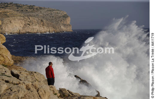 Côte sauvage de Malte. - © Philip Plisson / Plisson La Trinité / AA11719 - Nos reportages photos - Ciel