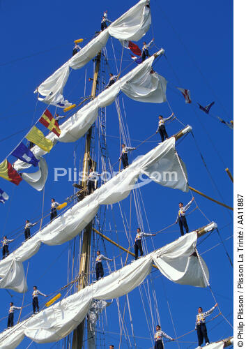 Le Cuauhtemoc pendant l'Armada de Rouen 2003. - © Philip Plisson / Plisson La Trinité / AA11887 - Nos reportages photos - Equipage