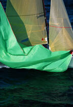Lowering of the sails. © Philip Plisson / Plisson La Trinité / AA11932 - Photo Galleries - Manoeuvre