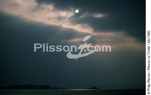 Pleine lune. - © Philip Plisson / Plisson La Trinité / AA11980 - Nos reportages photos - Lune
