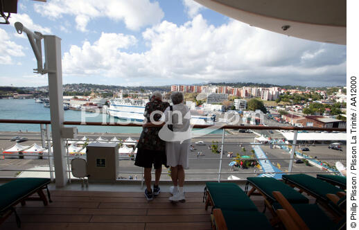 Queen Mary 2 in stopover in Fort-de-France. - © Philip Plisson / Plisson La Trinité / AA12000 - Photo Galleries - West indies [The]