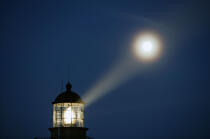 The Carteret lighthouse by night. © Philip Plisson / Plisson La Trinité / AA12016 - Photo Galleries - Manche [The]
