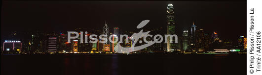 Hong Kong de nuit. - © Philip Plisson / Plisson La Trinité / AA12106 - Nos reportages photos - Immeuble