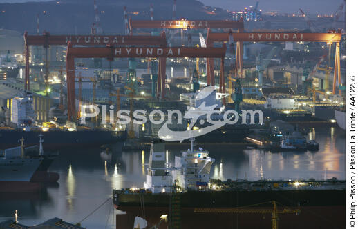 Chantier naval Hyundai en Corée du Sud. - © Philip Plisson / Plisson La Trinité / AA12256 - Nos reportages photos - Vraquier