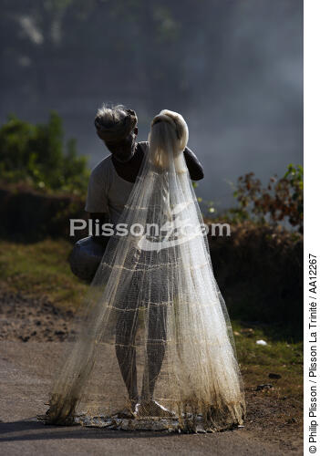 Pêcheur dans le kerala, Inde. - © Philip Plisson / Plisson La Trinité / AA12267 - Nos reportages photos - Inde