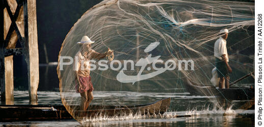 Pêcheur dans le kerala, Inde. - © Philip Plisson / Plisson La Trinité / AA12268 - Nos reportages photos - Backwater
