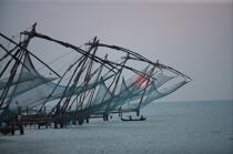 Chinese nets à Cochin en Inde. © Philip Plisson / Plisson La Trinité / AA12280 - Nos reportages photos - Chinese nets