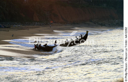 Départ de pêche dans le Kerala en Inde. - © Philip Plisson / Plisson La Trinité / AA12282 - Nos reportages photos - Homme