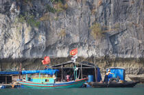 Maisons flottantes dans la baie d'Along. © Philip Plisson / Plisson La Trinité / AA12310 - Nos reportages photos - Site [Vietnam]