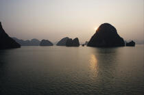 La baie d'Along. © Philip Plisson / Plisson La Trinité / AA12320 - Nos reportages photos - Site [Vietnam]
