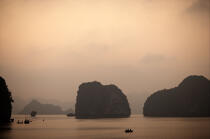 Sunset in.Along Bay © Philip Plisson / Plisson La Trinité / AA12405 - Photo Galleries - Along Bay, Vietnam