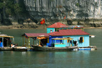 Dwelling in Along Bay. © Philip Plisson / Plisson La Trinité / AA12452 - Photo Galleries - Along Bay, Vietnam
