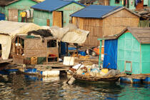 Village of fishermen in Along Bay. © Philip Plisson / Plisson La Trinité / AA12455 - Photo Galleries - Floating house