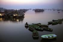 Sur le port de Bombay. © Philip Plisson / Plisson La Trinité / AA12496 - Nos reportages photos - Maharashtra