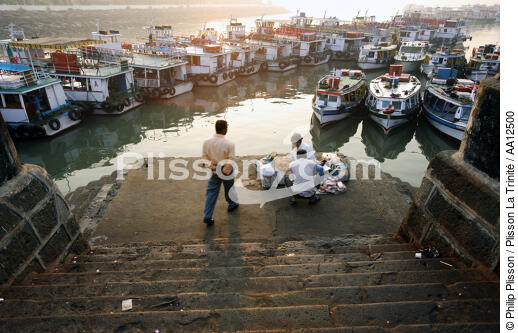 Sur le port de Bombay. - © Philip Plisson / Plisson La Trinité / AA12500 - Nos reportages photos - Ville [Maharashtra]