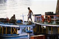 Bateaux dans le port de Bombay. © Philip Plisson / Plisson La Trinité / AA12511 - Nos reportages photos - Maharashtra