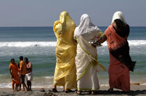 Offrandes sur la plage de Varkala. © Philip Plisson / Plisson La Trinité / AA12520 - Nos reportages photos - Ville [Kerala]