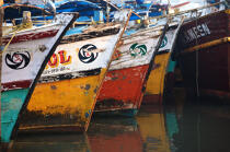 Stems of fishing vessels in Cochin. © Philip Plisson / Plisson La Trinité / AA12541 - Photo Galleries - Cochin
