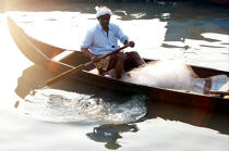 Pêcheur à Cochin. © Philip Plisson / Plisson La Trinité / AA12548 - Nos reportages photos - Homme