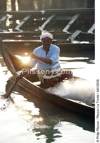 Fisherman in Cochin. - © Philip Plisson / Plisson La Trinité / AA12549 - Photo Galleries - Inshore Fishing in Kerala, India
