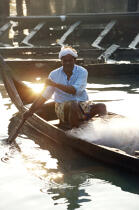 Pêcheur à Cochin. © Philip Plisson / Plisson La Trinité / AA12549 - Nos reportages photos - Inde