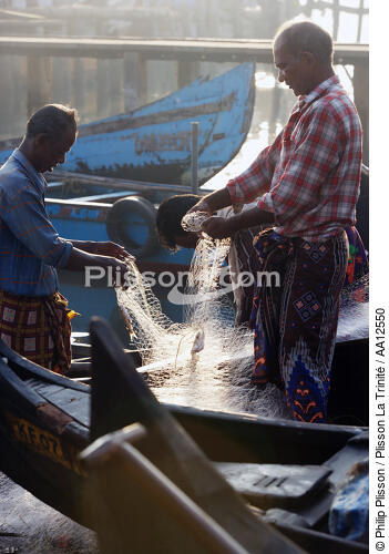 Fishermen in Cochin. - © Philip Plisson / Plisson La Trinité / AA12550 - Photo Galleries - Man