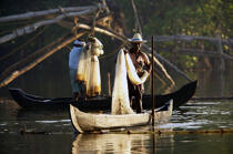 Pêche dans les backwaters.. © Philip Plisson / Plisson La Trinité / AA12587 - Nos reportages photos - Ville [Kerala]